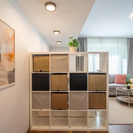 Urban Nest Comfy Sofia